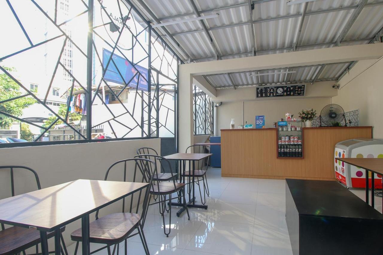 Cozrooms Near Mrt, Plaza Indonesia, And Grand Indonesia ジャカルタ エクステリア 写真